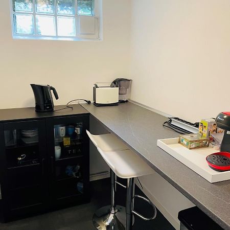Souterrain Zimmer Mit Separatem Eingang Und Bad Düsseldorf Esterno foto