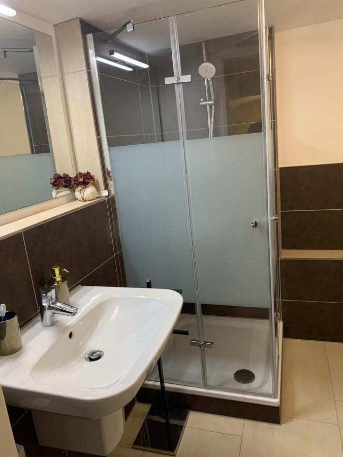 Souterrain Zimmer Mit Separatem Eingang Und Bad Düsseldorf Esterno foto