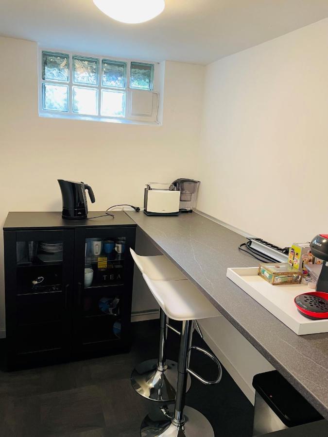Souterrain Zimmer Mit Separatem Eingang Und Bad Düsseldorf Esterno foto