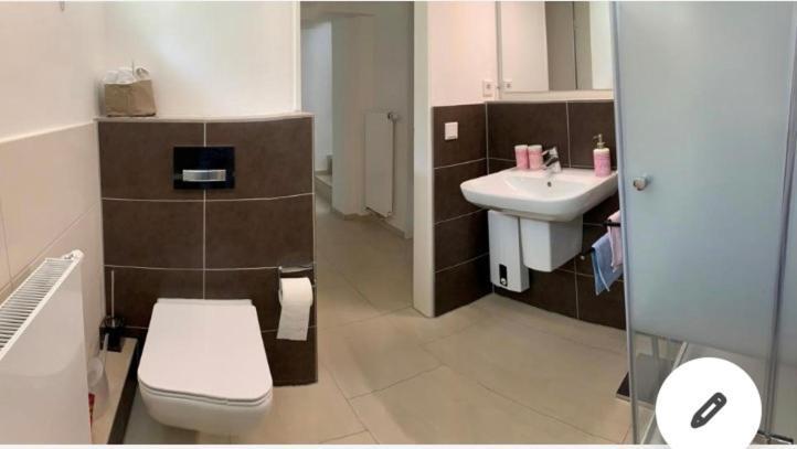 Souterrain Zimmer Mit Separatem Eingang Und Bad Düsseldorf Esterno foto